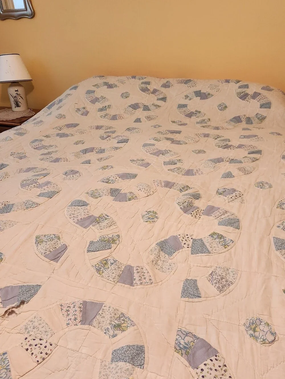 HANDMADE Patchwork Quilt Queen Full Vintage Floral Hand Quilted 85 x  87 Flaws